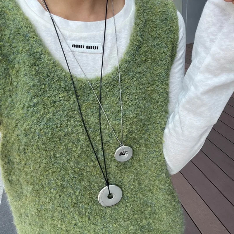 Bloggers Same Water Bottle Solid Pendant Safety Buckle Metal Long Hair Clothing Chain Simple Niche Cool Style Necklace 250408