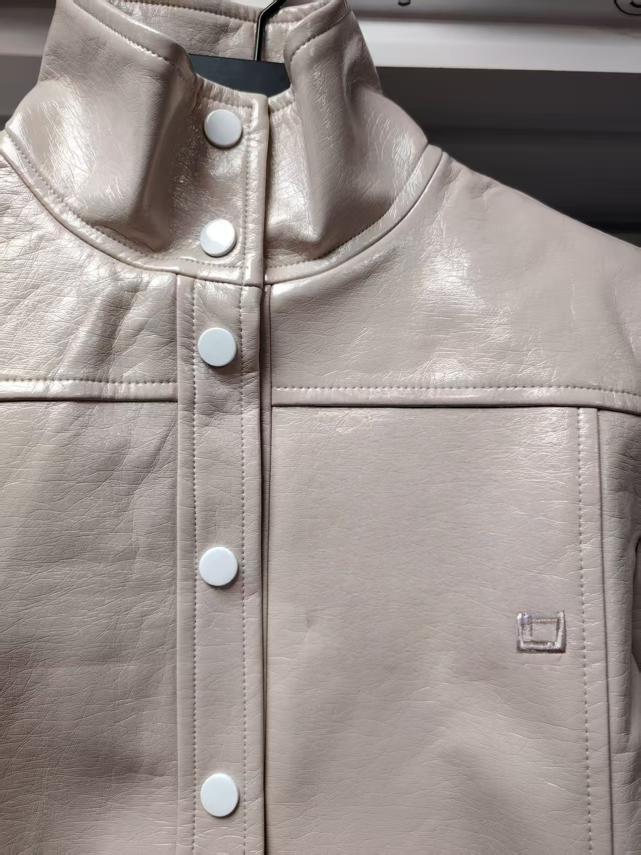 Designer Cour Shirt Woman High Quality Patent Leather Pu Trendy Shiny Slim Fit Long Sleeved Jacket veste jacket 70e courreged sun 7f1