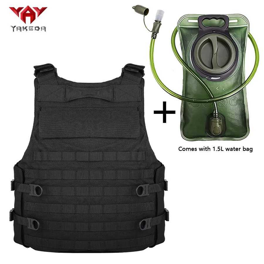 YAKEDAs honeycomb breathable training vest with a 1.5L quick release water bag and multiple hidden pockets for expansionXJ251114