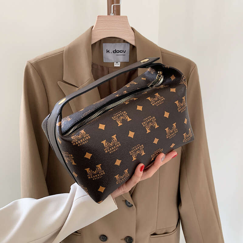 Makeup high appearance outings, 2024 new print, convenient travel, large capacity skincare storage bag for carrying with you