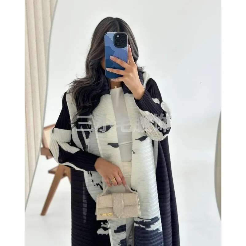 Retro Printed Pleated Women's Patchwork Collar Belt Long Windbreaker Jacket Saudi Arabia New Muslim Abaya