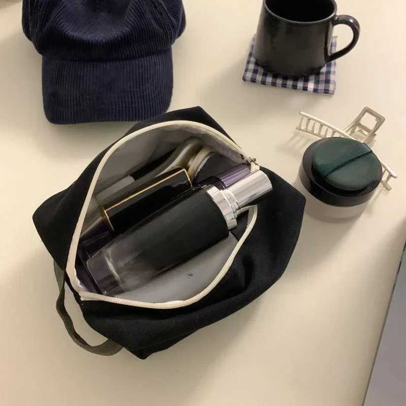 FI Korean Style Womens Makeup Bag Travel Organizer Storage Bag Canvas Makeup Bag Small Size Handbag Makeup BagXJ250415