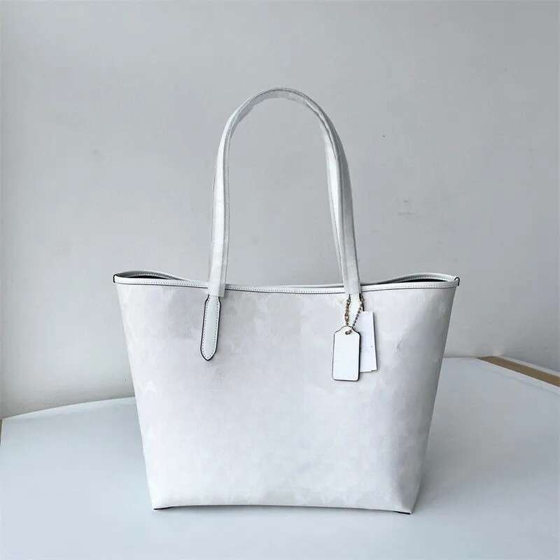 2025 New designer bag Designer Handbags totebag bag Ladies Large Capacity Tote Canvas Bags Fashion Travel Shoulder Shopping Bag