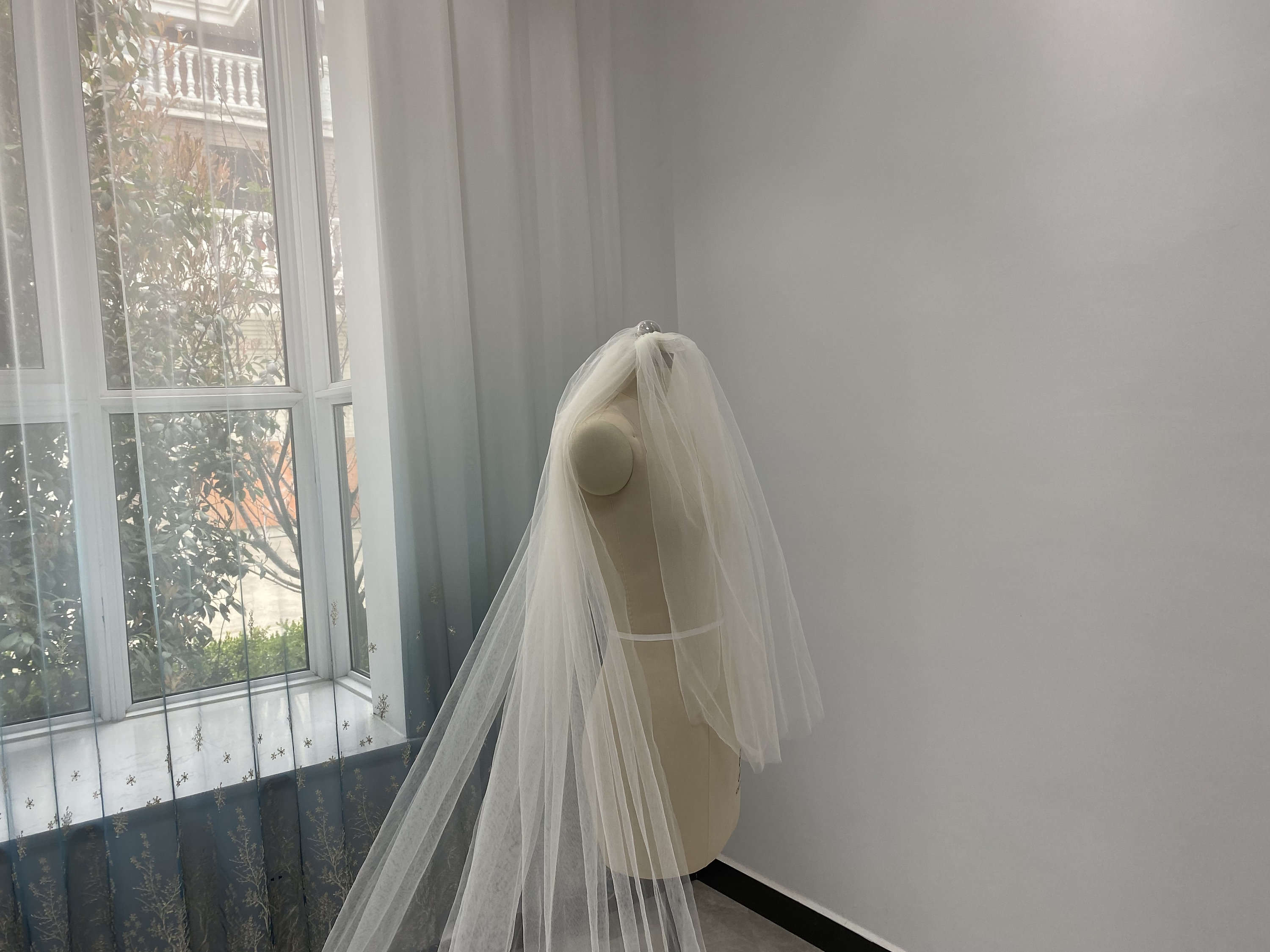 Graceful 3 Meters White Ivory Wedding Veils with Full Appliques Long Lace Edge Bridal Head Veil with Comb For Marriage Bride Women's Accessories 