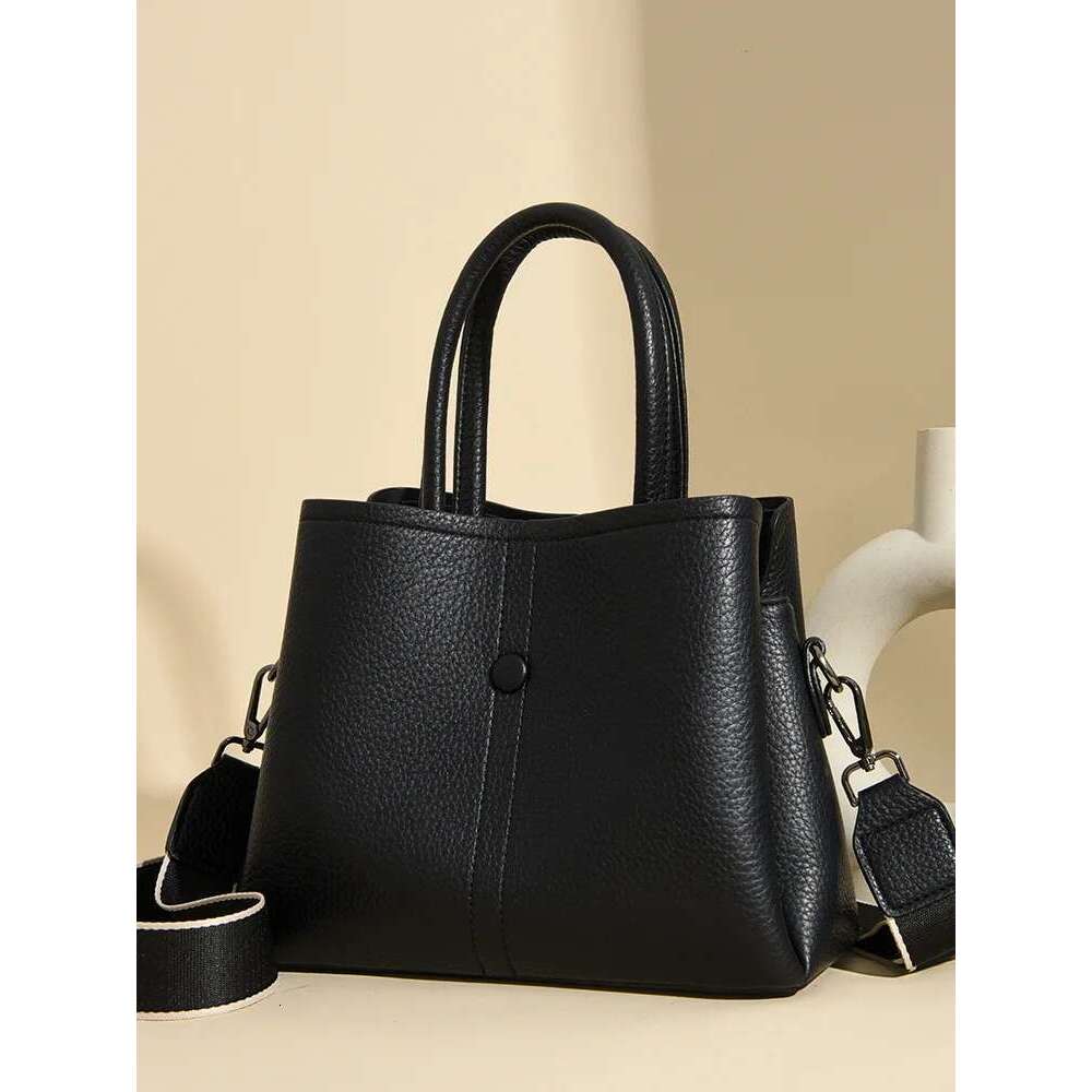 The New Wide-Strap Crossbody Bag In 2025, Fashionable Versatile Designer-Style Shoulder Bag, Is A Simple And Elegant Ladie