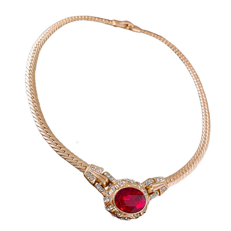 Medieval vintage necklace snake bone, oval inlaid with dias, geometric necklace, court style, niche and high-end accessories