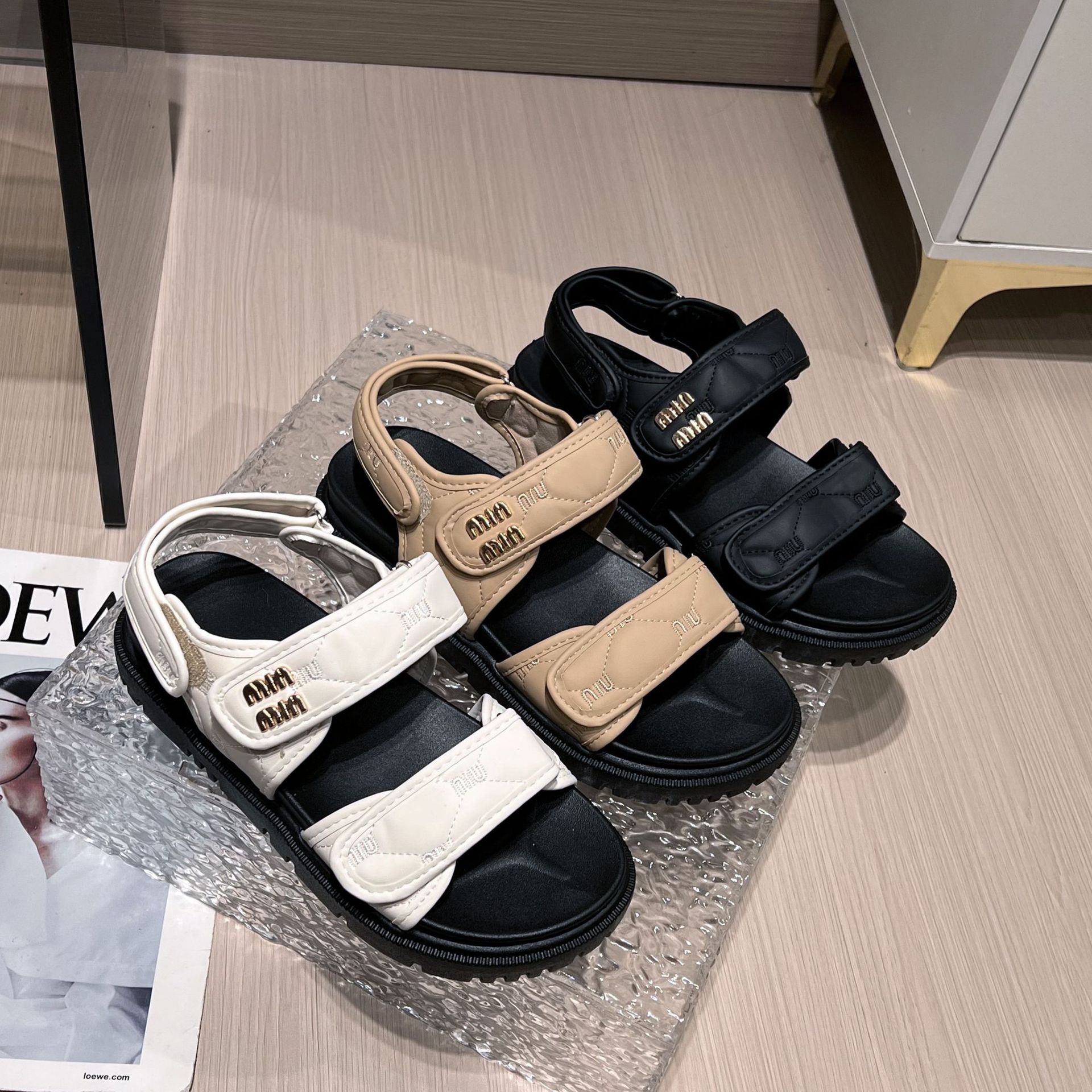 Free Shipping Summer Beach 2025 New Design Fashion Sandals for Women Soft Sole Comfortable slides shoes size 35-40 Hot Sale