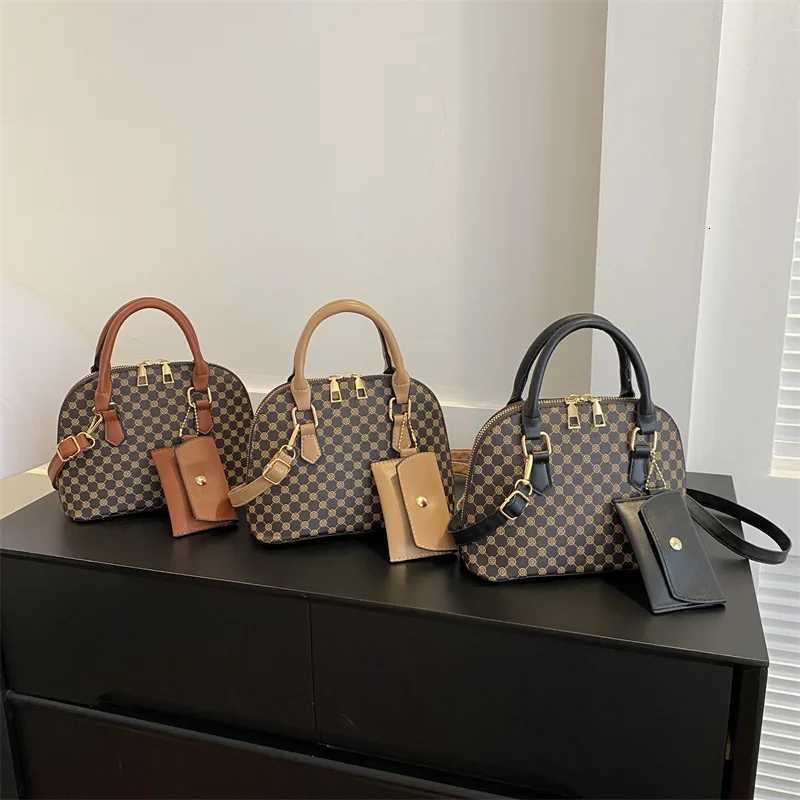 Luxury Shell Bag Fashion Womens Handbag Simple Style Shoulder Bag Plaid Print Crossbody Bag Shell Shape Wallet Card BagW251115