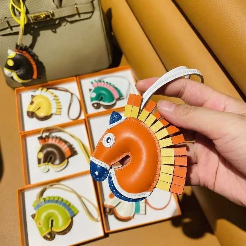 High Quality Leather Zebra Head Hand Sewn Pendant Creative Car Keychain Womens Leather Car Pendant Bag CharmW251114