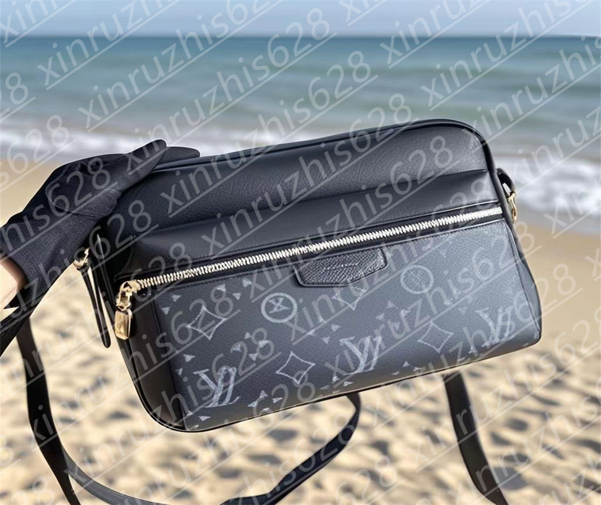 2025 High quality stylish black leather Messenger Bag Crossbody bag with genuine design designer handbags for men and women