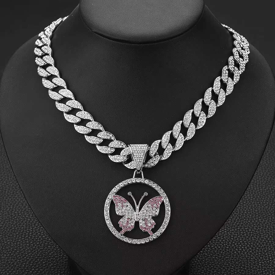DHcollection Pink Butterfly Pendant Hip Hop Alloy Charm 15mm Cuban Chain Sier Plated Necklace