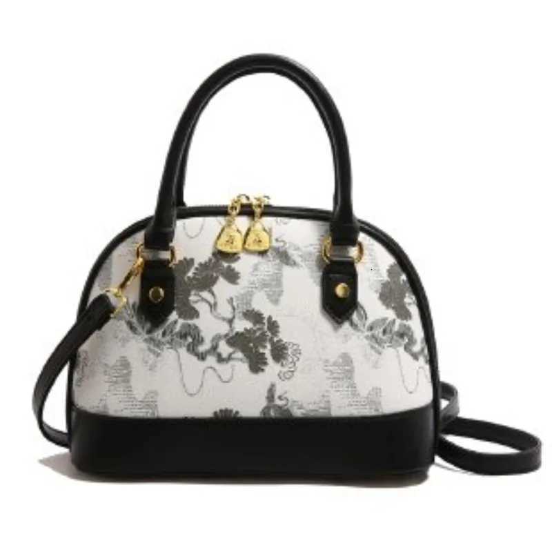 Fashion Forward Handbag For Modern Women Versatile Retro Printing Shoulder Bag Crossbody For A Distinctly Chic AppearanceW251115