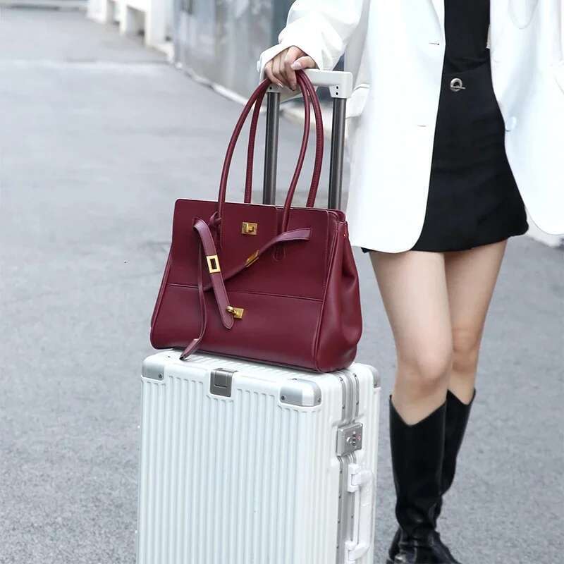 Brand Sier Buckle Fashion Genuine Leather Handbag New Large Capacity Tote Designer Women's Commuter Shoulder Bag