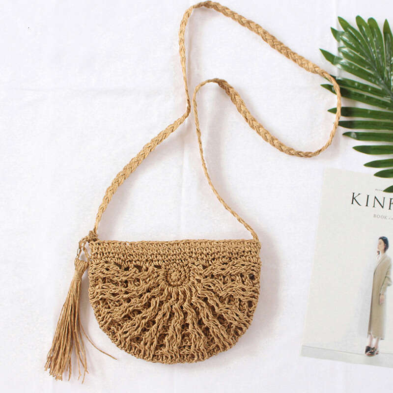 Handmade Beach Bag Grass New Product Single Shoulder Crossbody Women's Beach Woven Tassel Japanese And Korean Fashion Leisure Artistic Small Bag 
