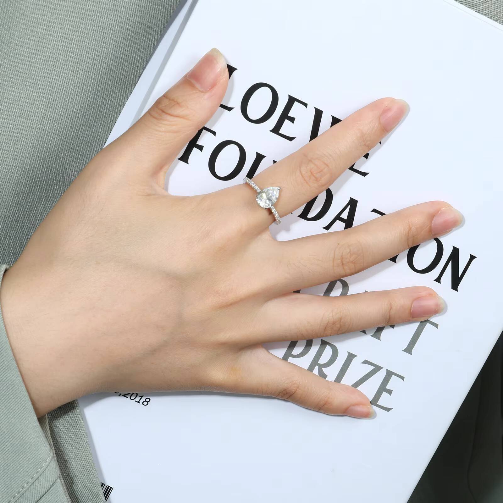 Drop Shipping Eternal Women Diamond Ring Pear Cut 925 Pure Silver VVS Moissanite Waterdrop Shaped Gemstone Wedding Ring