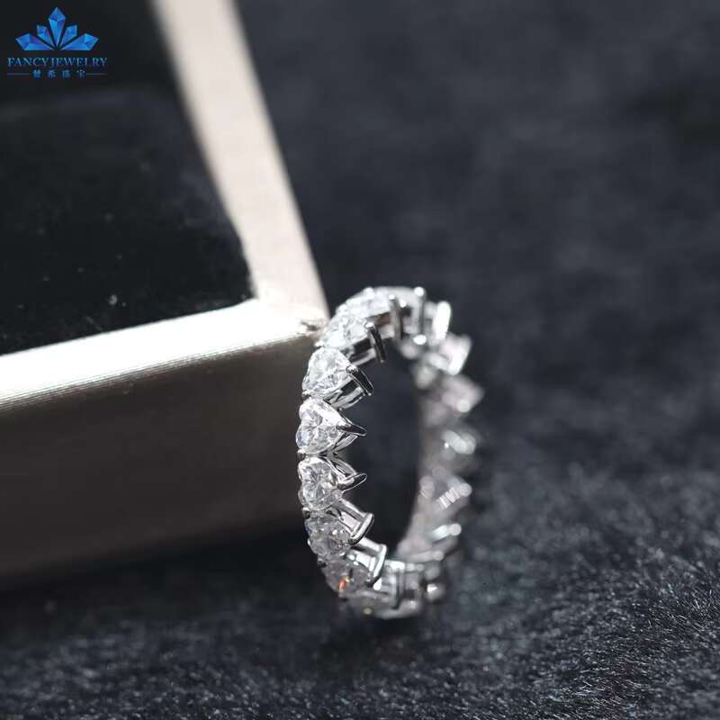 Custom D VVS Moissanite Eternity Band Jewelry 3.5x3.5mm Heart Lab Grown Moissnaite Gemstones 18K Gold Wedding Bands Rings