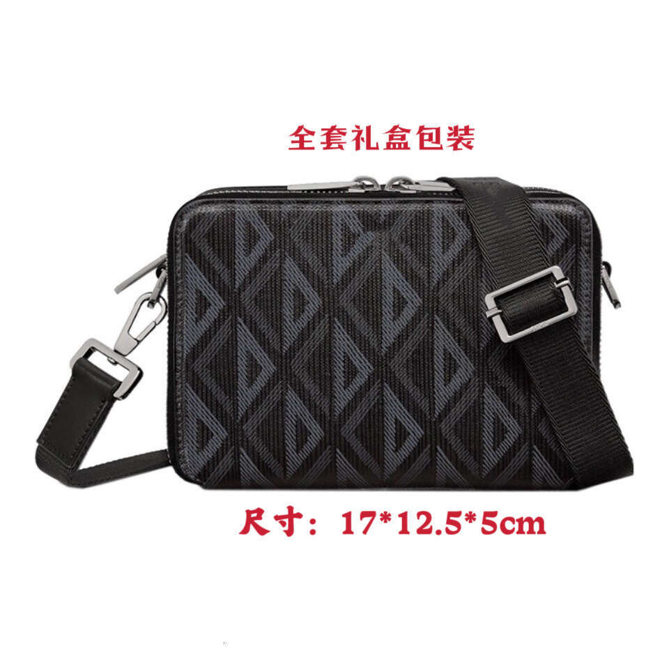 2024 New Men's Shoulder Canvas Jacquard Crossbody Fashionable Unisex Printed Small Square Camera Bag