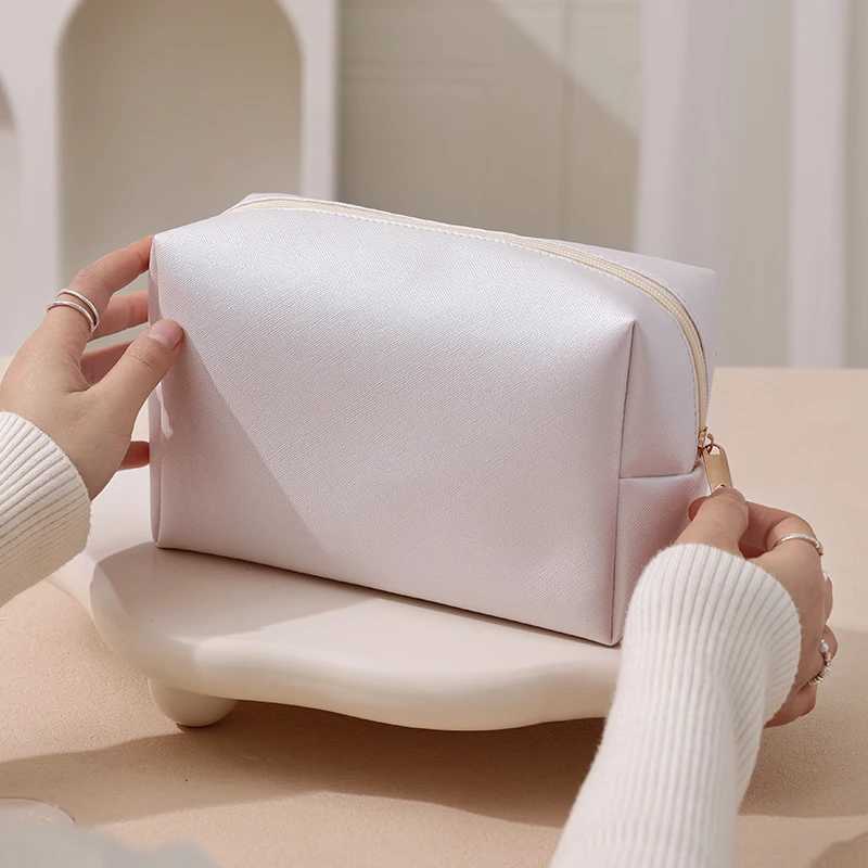 Womens makeup bag design travel makeup bag large capacity high-end storage bag lipstick and toilet storage bagXJ250415