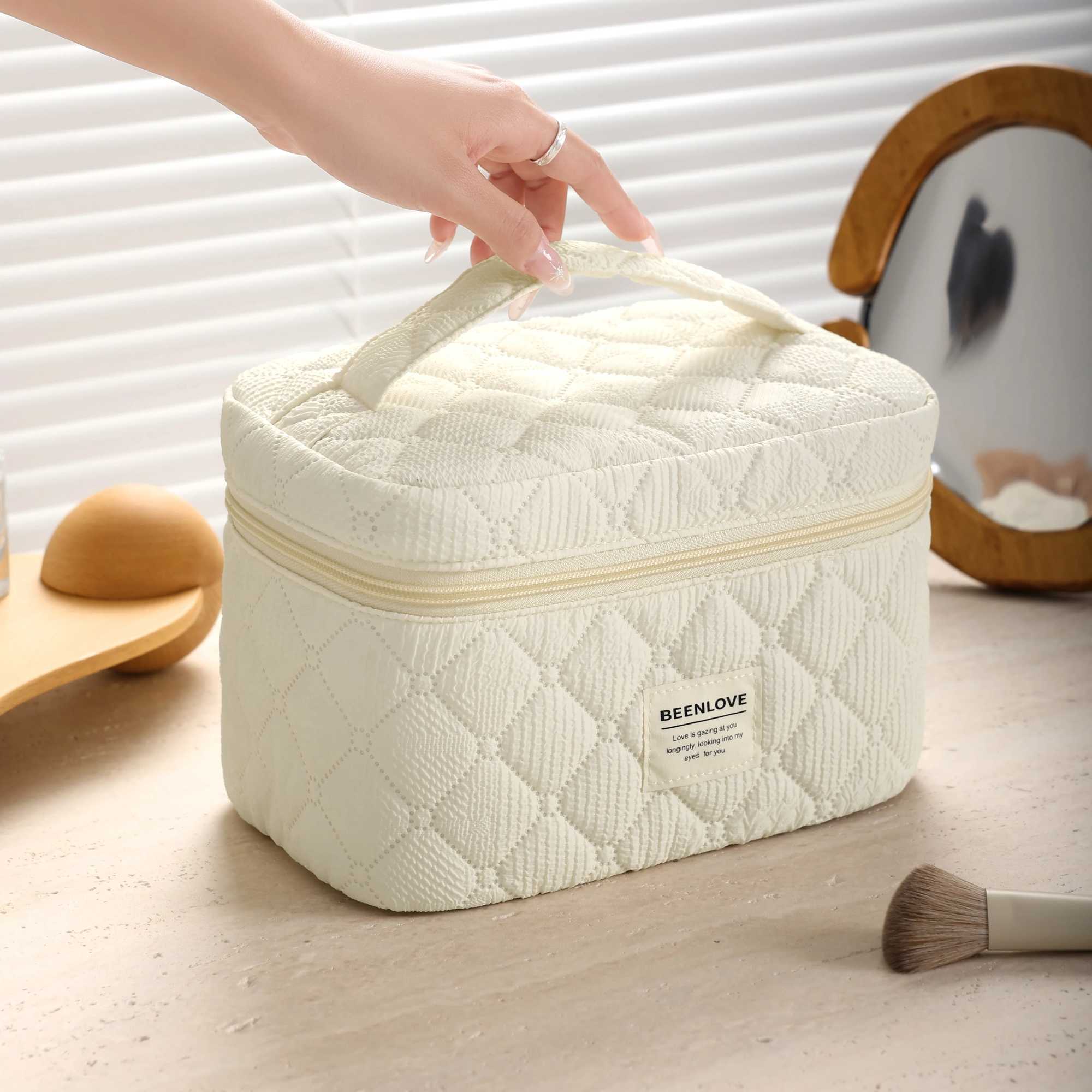 Womens Makeup Bag Quilting Womens Makeup Bag Portable Zipper Cosmetics Travel Organizer Womens HandbagXJ250415