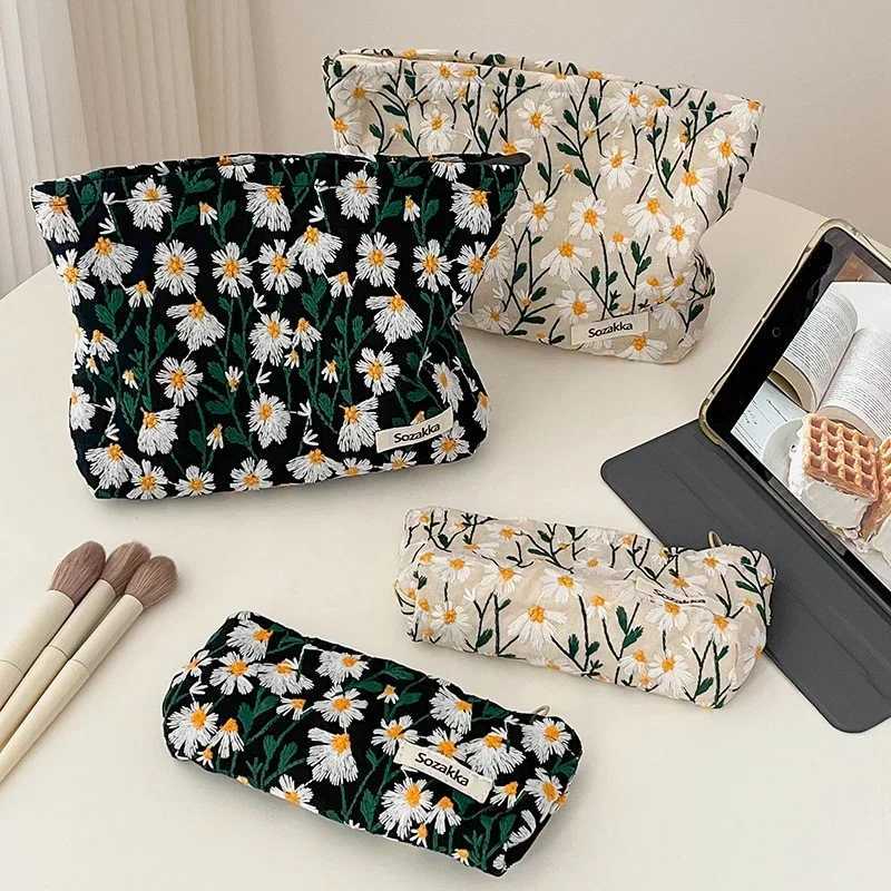 Womens Makeup Bag Womens Big Fi Club Flower Party Wallet Makeup Bag Travel Handbag School Girls Pencil Storage BagXJ250415