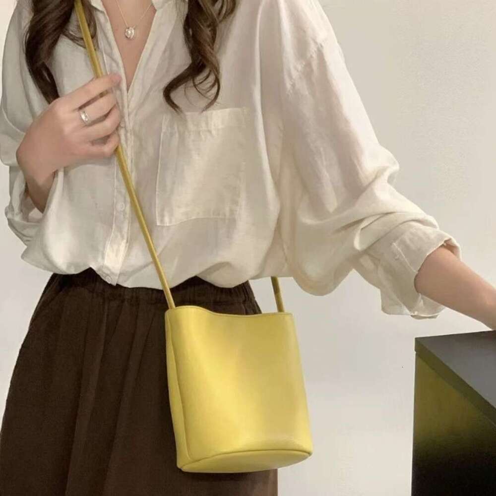 Mm Women's Bags Summer New Diagonal Cross Small Square Simple Women's Genuine Leather Sheepskin Commuter Shoulder Bag Guangzhou Luggage