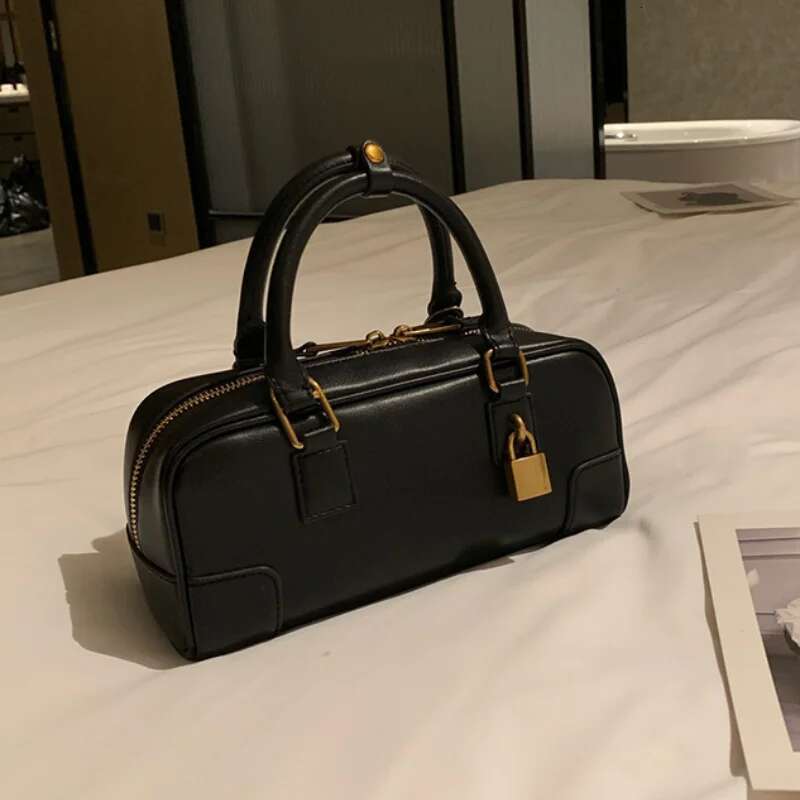 Retro Brand Gold Lock Handbag High-Grade Genuine Leather Niche Women's Bowg New Black Versatile Shoulder Messenger Bag