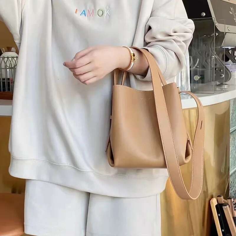Designer Bag New Summer Small Bucket Tote Brown Color Cowhide Women Crossbody Bag Chic Design NAPPA Leather Female Handbag