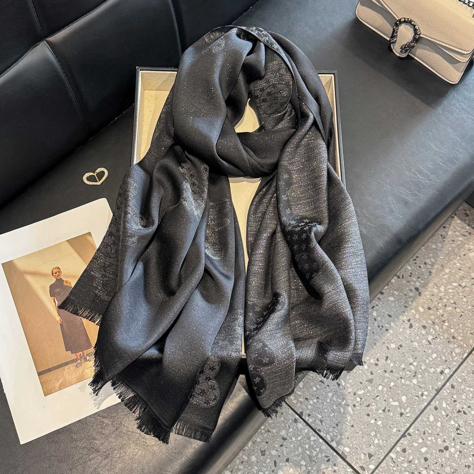 Luxury 2025 New Malaysia Square Scarf Cute Bear Print Hijab Headscarf Wraps Premium Cotton Feel Voile Soft Muslim Scarf Y251115