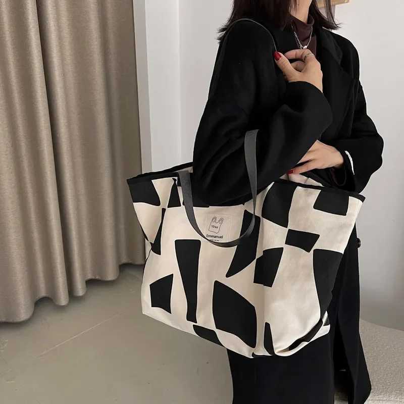 Luxury designer large capacity handbag for women 2023 checkered pattern trend designer shopping bag shoulder shopping bag W250415