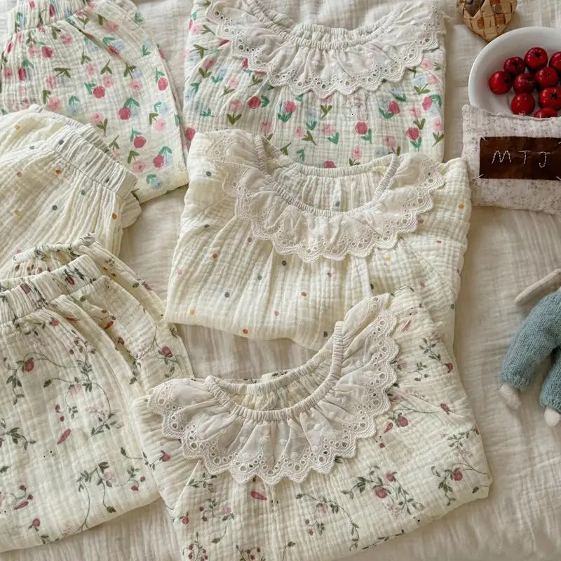 Girls Pajamas Princess Style Korean Small Floral Lace Sweet Home Clothes Baby Short Sleeved Pants Air-conditioned Clothes 250403