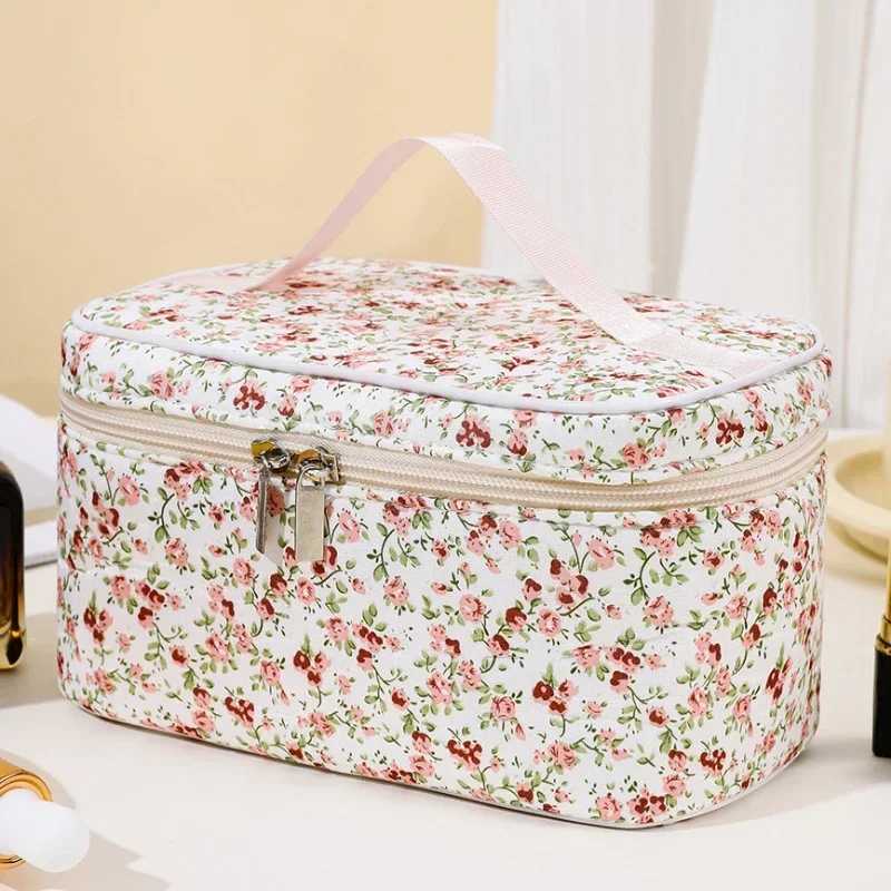 Womens Cotton Makeup Bag Retro Makeup Bag Flower Large Capacity Handbag Portable Makeup Bag Travel Organizer BagXJ250415