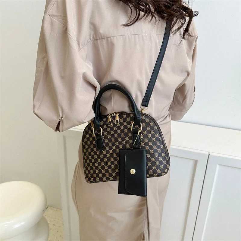 Luxury Shell Bag Fashion Womens Handbag Korean Style Shoulder Bag Plaid Print Crossbody Bag Shell Shape Wallet Card BagW251115