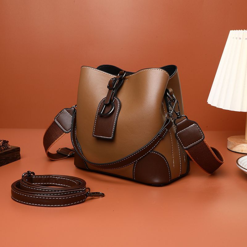 New Light Fashion Women's Bucket Senior Sense Of Foreign Style Niche Single Shoulder Crossbody Bag