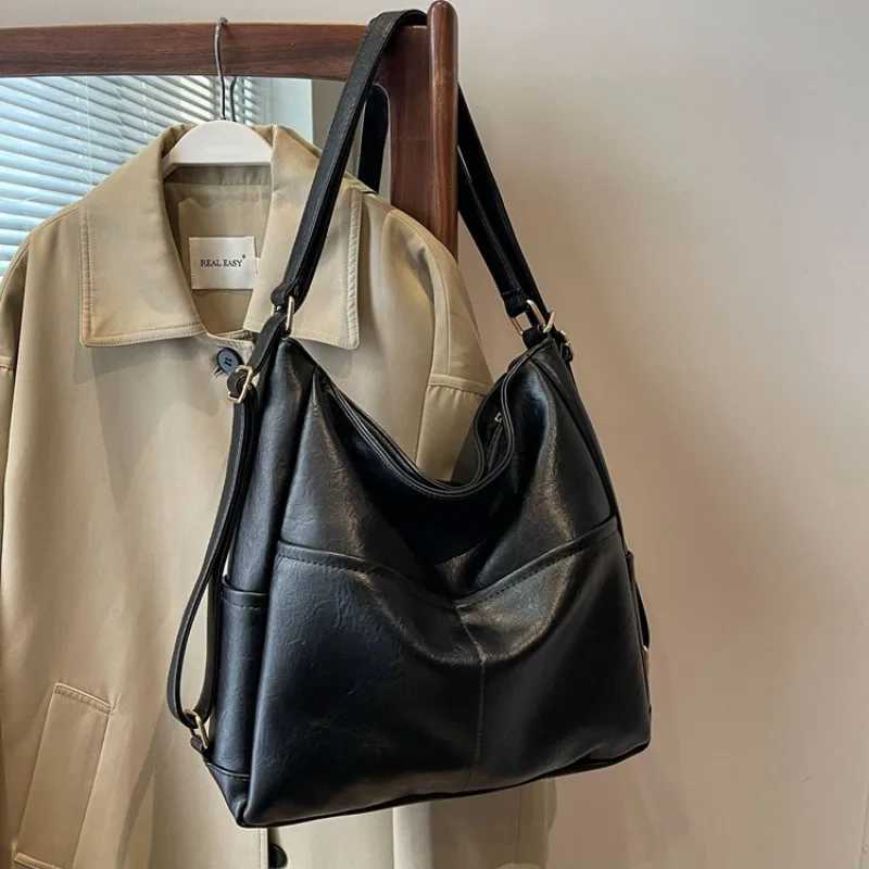 High capacity solid color PU zipper sewing thread shoulder bag for sale 2024 fashion backpack Bolsas womens bag W250415