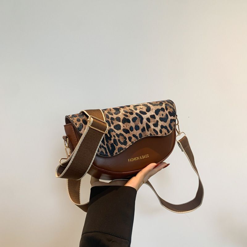 Fashionable Semi-Circular For Women In Spring And Summer , New Western-Style Contrasting Color Leopard Print Saddle