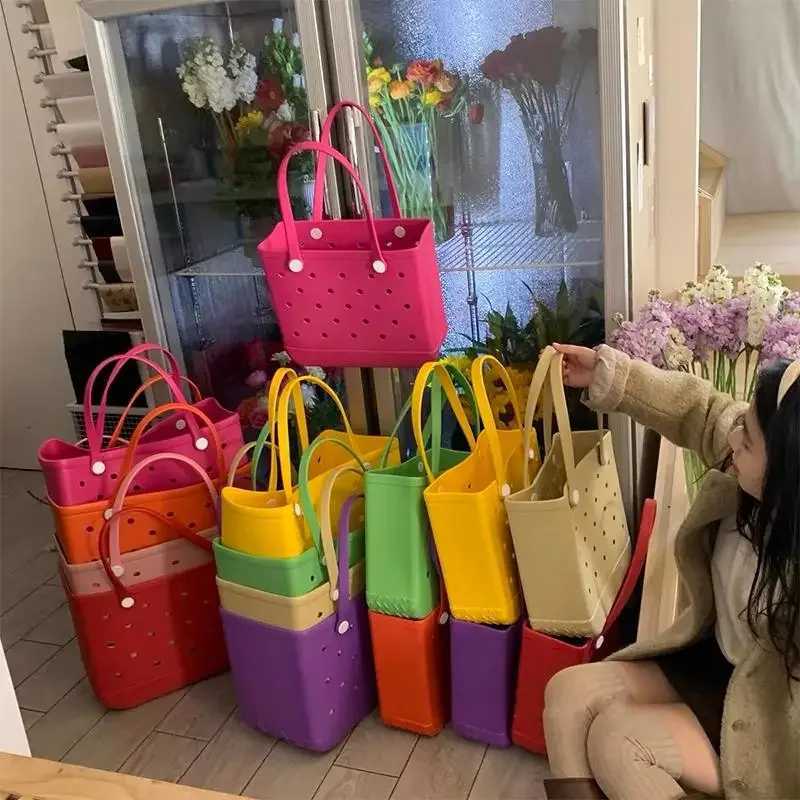 Home>Products>Changrong Cave Beach Handbag>Pet Travel Dual purpose Storage Bag>Womens Creative Handbag W250415