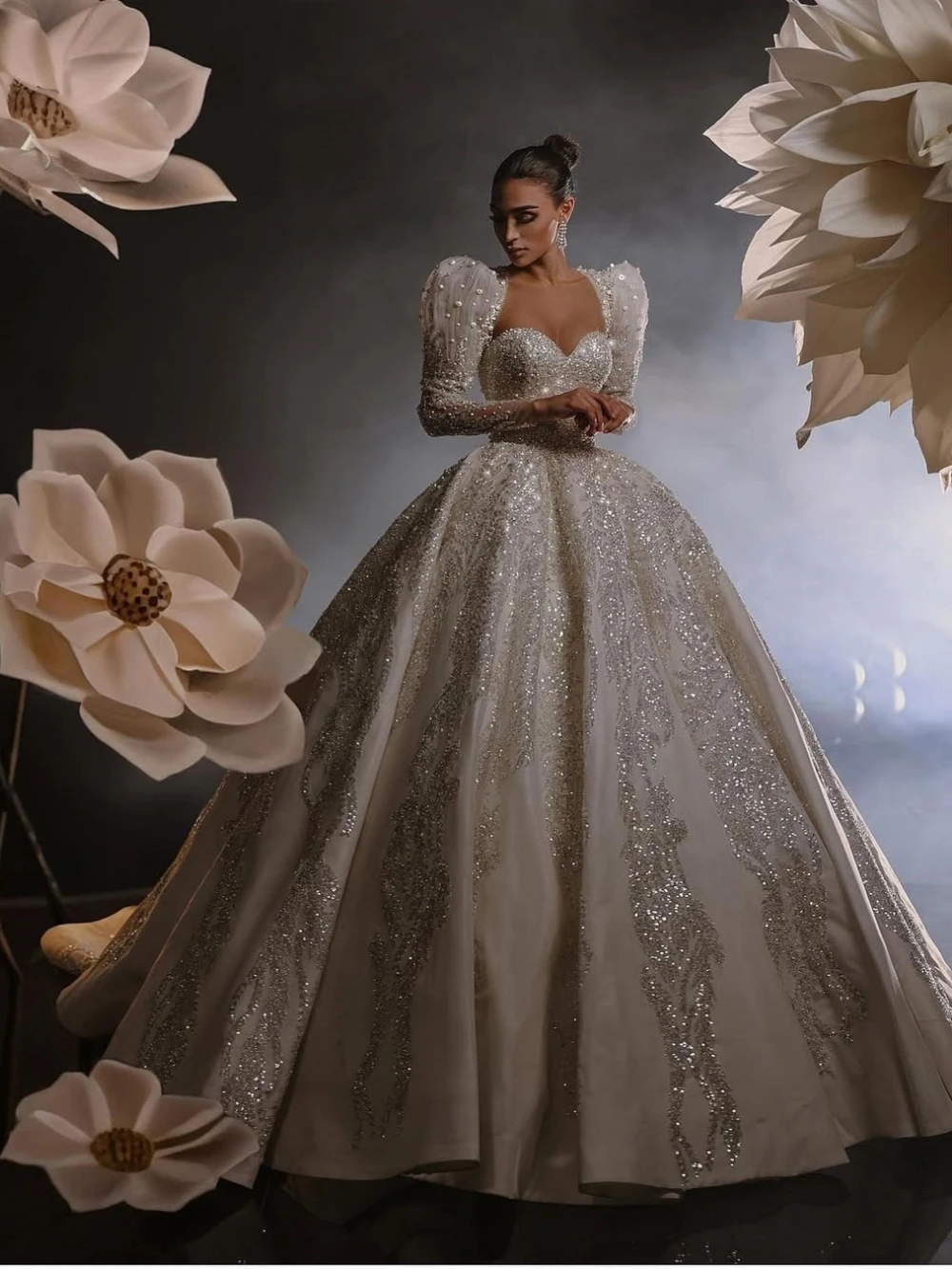 Exquisite Ball Gown Wedding Dress Sweetheart Neck Long Sleeves Bridal Gowns Sequins Pearls Sweep Train Dresses Custom Made vestidos de novia