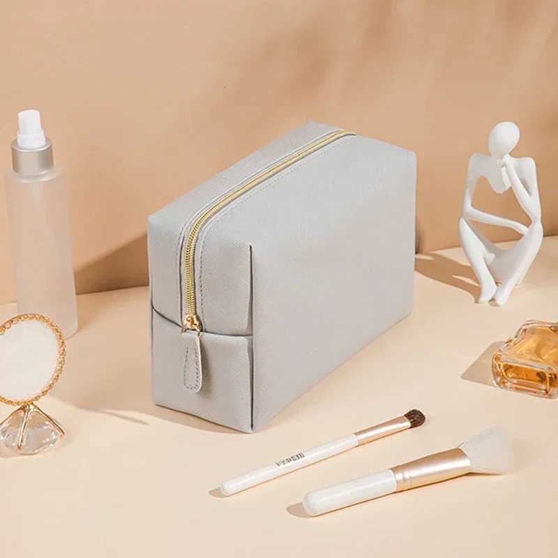 Womens makeup bag waterproof PU leather solid color makeup bag travel portable W toilet storage bag organizer wallet 2023XJ250415