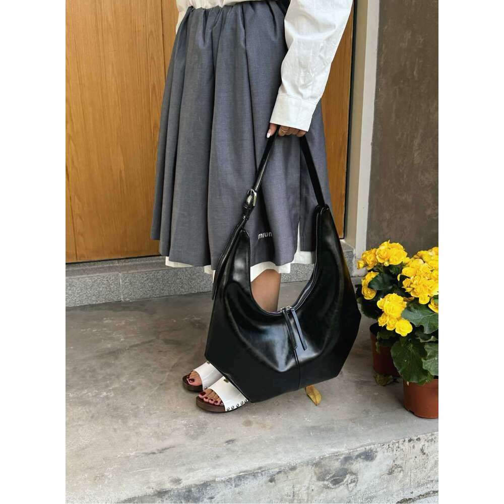 Mm Women's Bags Niche Design Women's New Versatile Leather Tote Large Capacity Commuter Underarm Single Shoulder Crossbody Bag