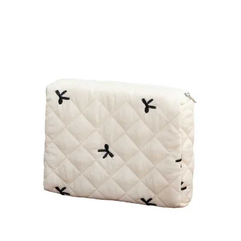 Home>Product Center>Product Center>Flower Decorative Makeup Bag>Flower Decorative Makeup BagXJ250415