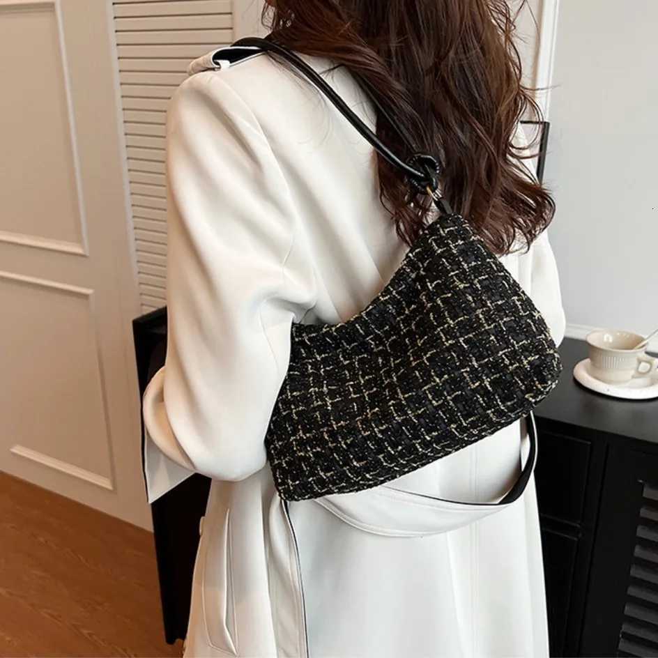 Hobos Woolen Plaid Underarm Bag Dacron Soft New Luxury Designer Handbags Appliques Korean Style Purse Crossbody Bag Party C251115