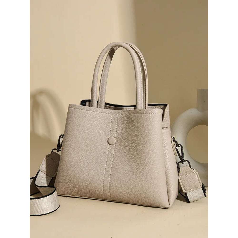 The New Wide-Strap Crossbody Bag In 2025, Fashionable Versatile Designer-Style Shoulder Bag, Is A Simple And Elegant Ladie