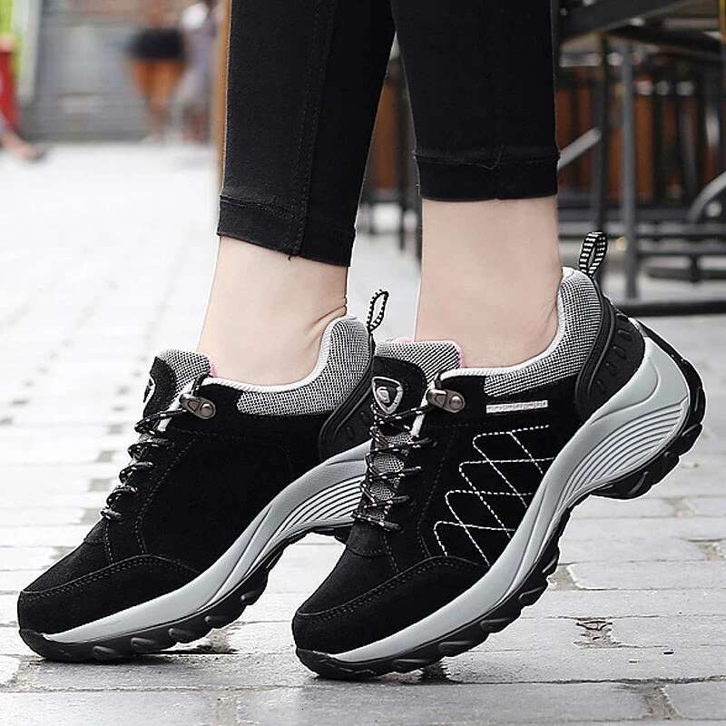 2025 new women's sports height increasing casual running designer fashionable anti slip comfortable hiking shoes
