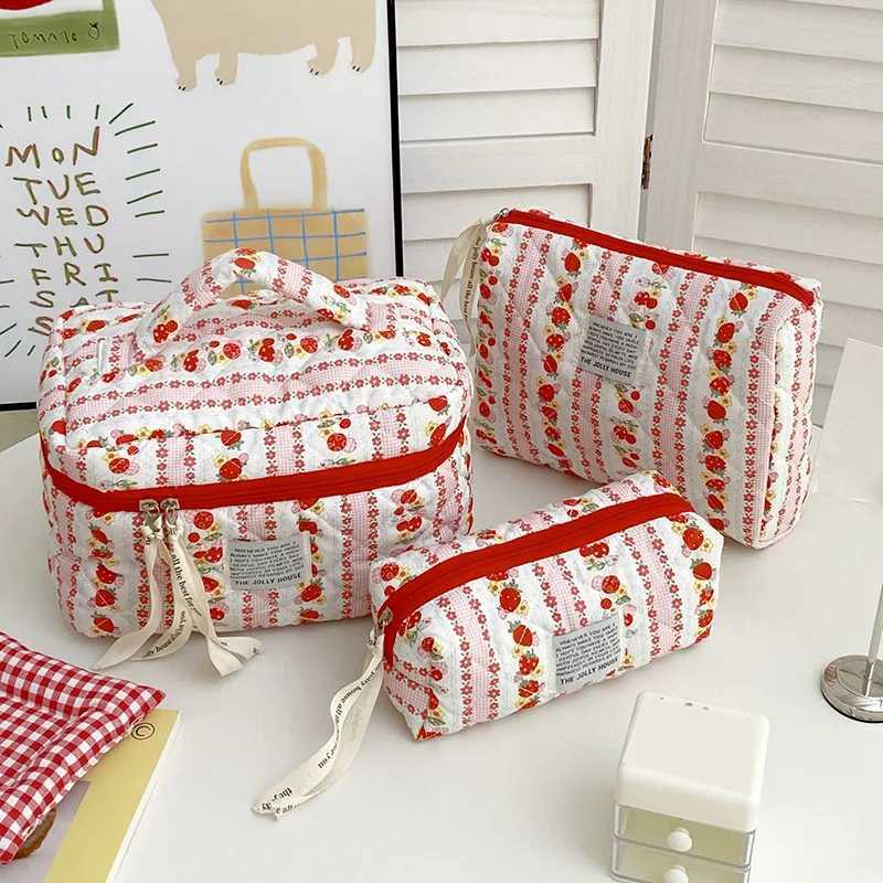 Fi Red Flower Strberry Makeup Quilted Bag Womens Large Capacity Cosmetics Storage Bag Handbag Womens Brush BoxXJ250415