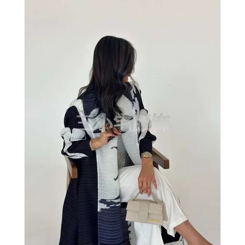 Retro Printed Pleated Women's Patchwork Collar Belt Long Windbreaker Jacket Saudi Arabia New Muslim Abaya