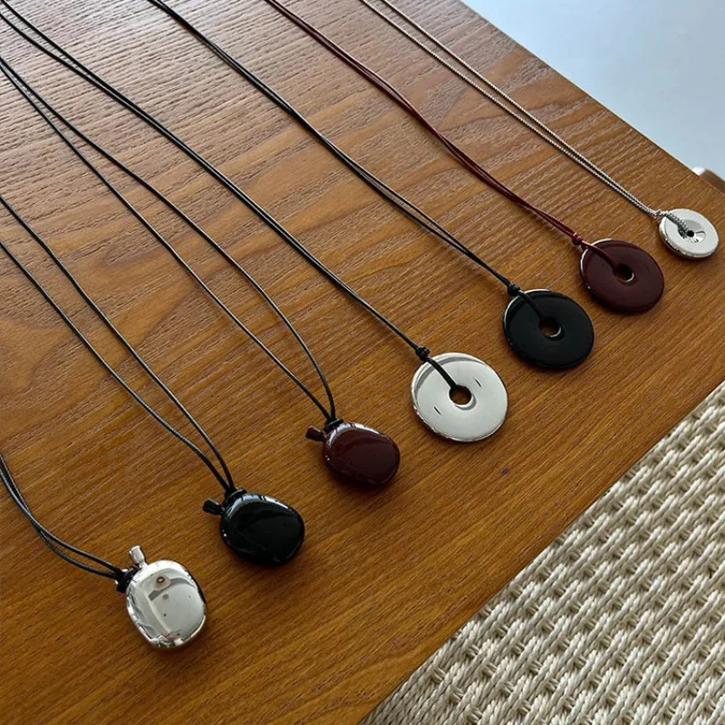 Bloggers Same Water Bottle Solid Pendant Safety Buckle Metal Long Hair Clothing Chain Simple Niche Cool Style Necklace 250408