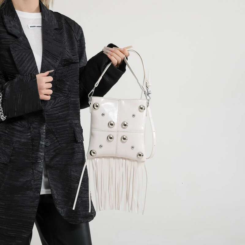 Ladies Large Capacity Crossbody Retro Tassel Handbag High Quality Rivet Shoulder Fashionable Versatile Women' Bag