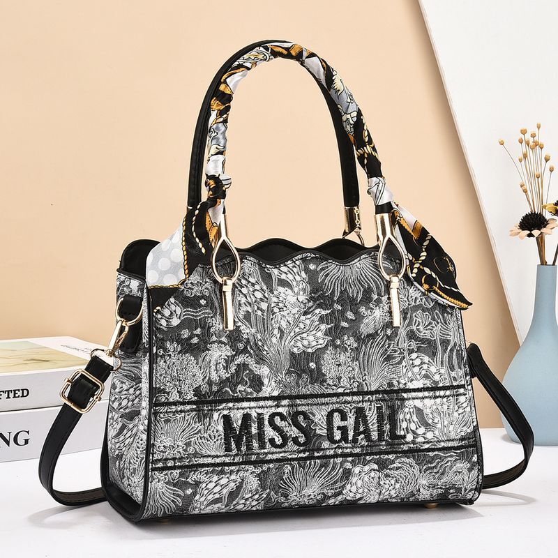New Wer Material Large Capacity Shoulder Versatile Messenger Handbag High-End Fashion Women's Bag