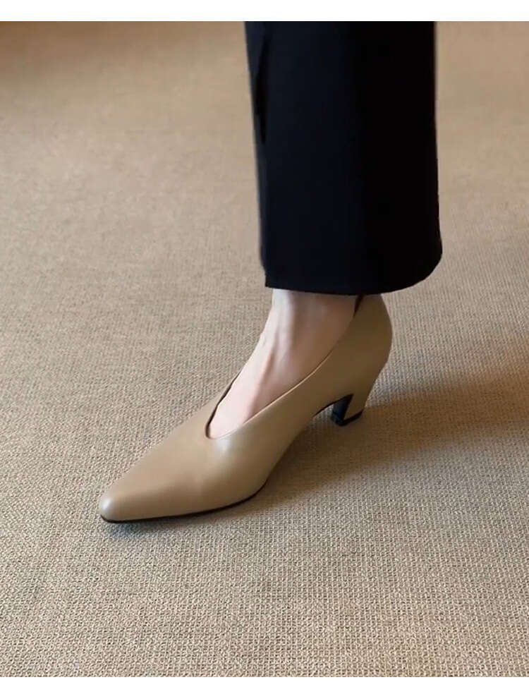 Low Designer Shoe Heels for Women 2025 Fall Leather Comfortable Pointed Toe Work Shoes Soft Sole