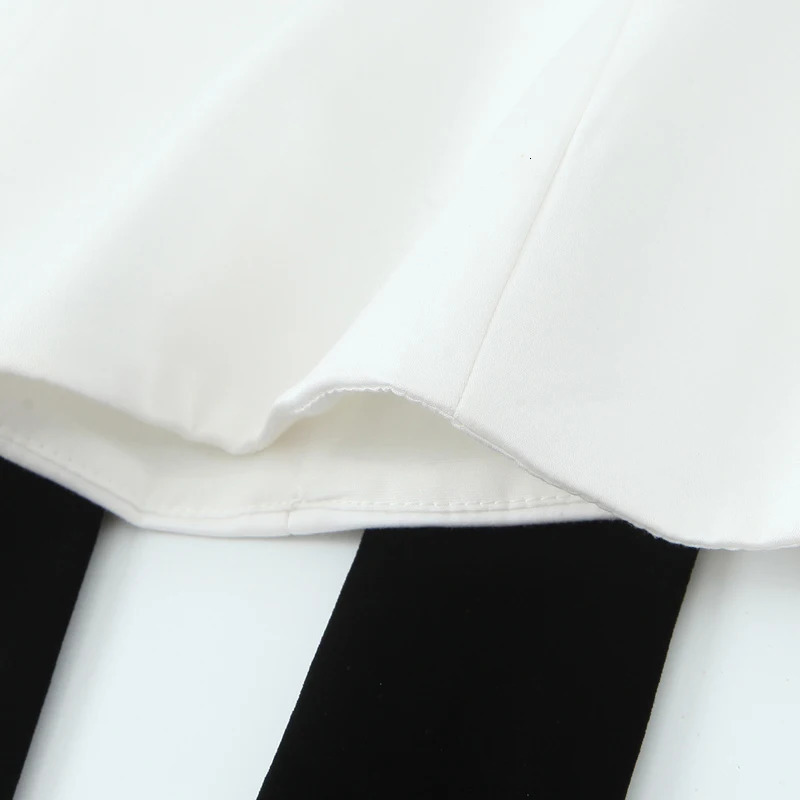 TRAF butterfly tight corset top 2024 womens summer autumn patch work vest fashionable casual elegant backless sleeveless 250414Z